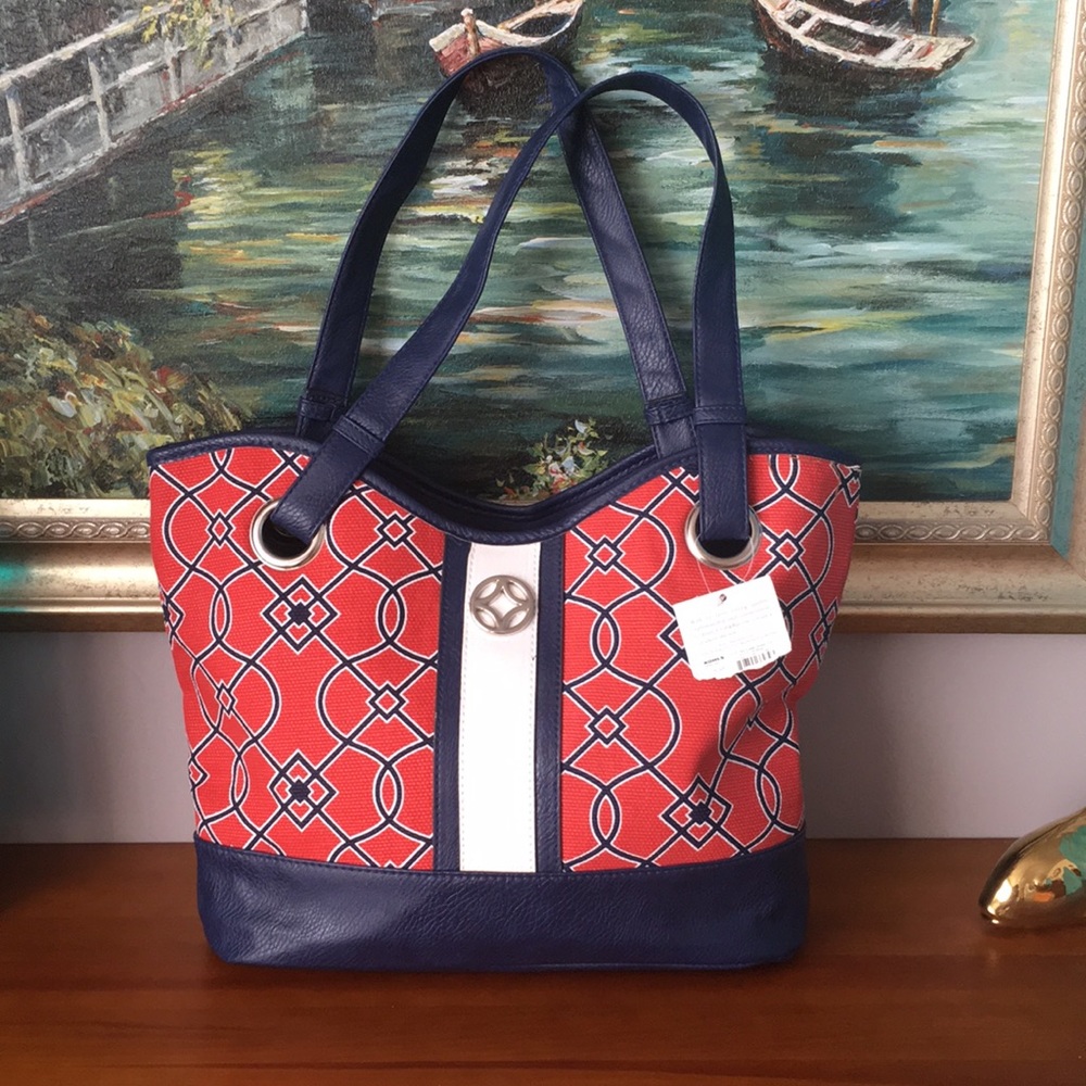 NWT Spacious Spring / Summer Tote 💐